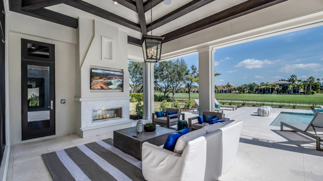 outdoor living space contractor